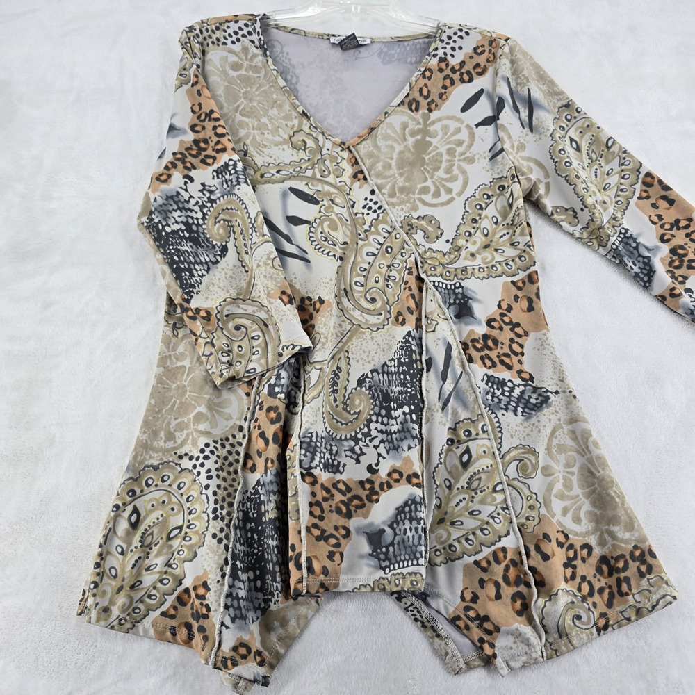 Notations Tunic Womens Size M Top Multicolor Animal Paisley Sharkbite Hem 3/4